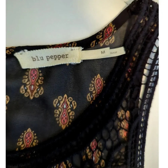 Blue Pepper Crochet/ Gauze Tank Black /Salmon Size Medium - Picture 8 of 11